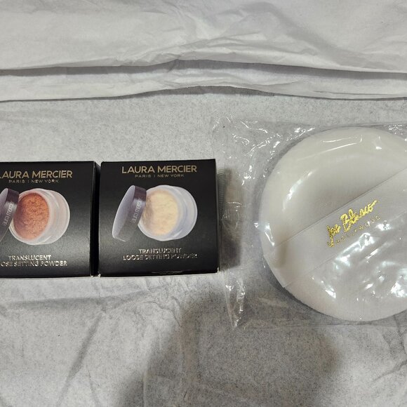 Laura Mercier Loose Setting Powder and powder puff - Picture 1 of 5